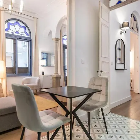 Historic Gem With Modern Comfort By Rems Málaga