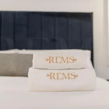 Appartement Historic Gem With Modern Comfort By Rems