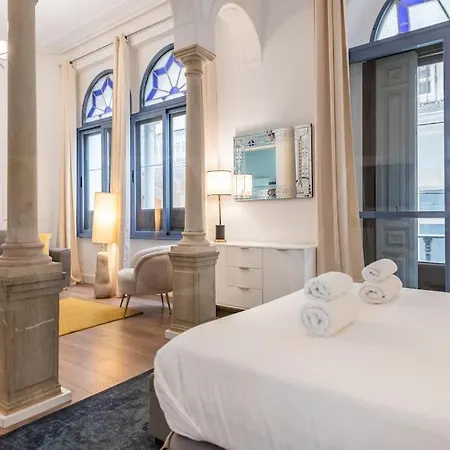 Historic Gem With Modern Comfort By Rems Málaga