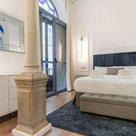 Historic Gem With Modern Comfort By Rems * Málaga